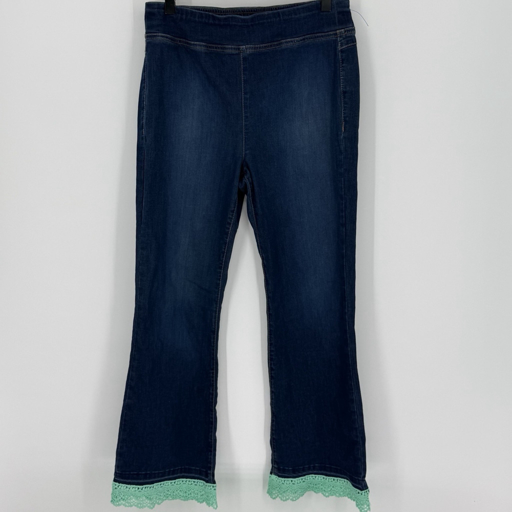 We The Free Flare Leg Pull On Jeans Lace Hem Detail Women’s Size Medium